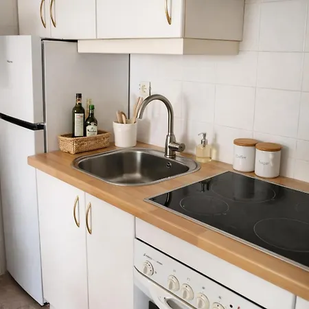 Tre Rums Laegenhet Naeral Havet